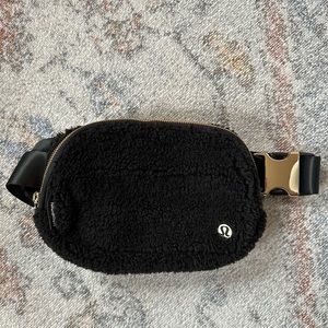 Everywhere Belt Bag Large / Fleece